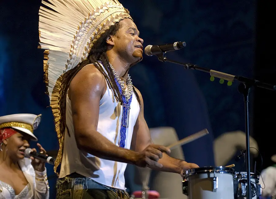 » Carlinhos Brown, Músico Con Todas Las Letras.LOFF.IT Biografía, Citas ...