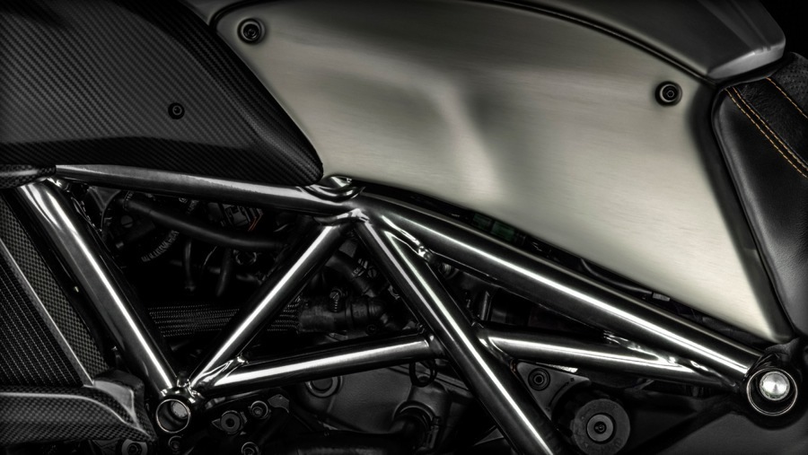 imagen 6 de Ducati Diavel, la moto de titanio.