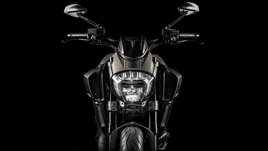 imagen 4 de Ducati Diavel, la moto de titanio.