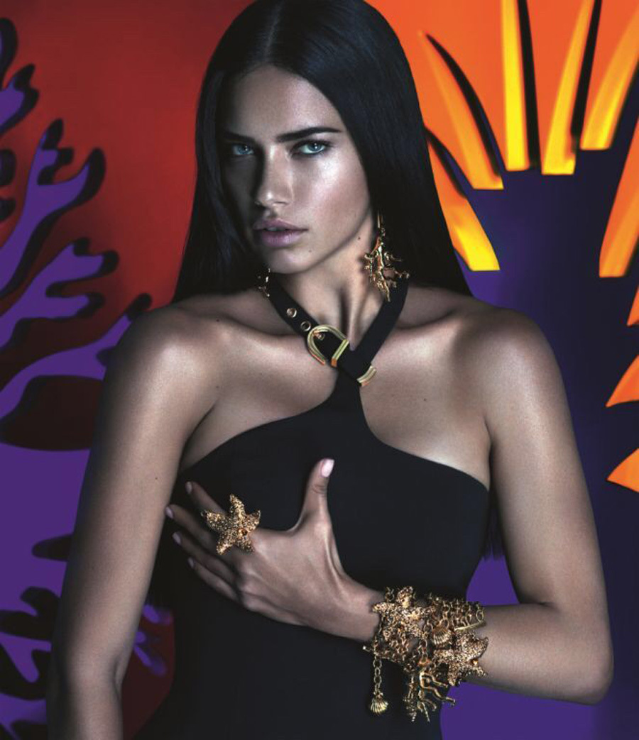 imagen 3 de Versace mira a Brasil con Adriana Lima.