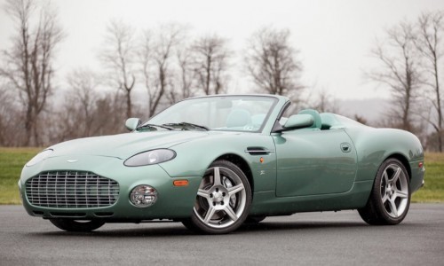 Más de 250.000 euros por un Aston Martin DBAR1.