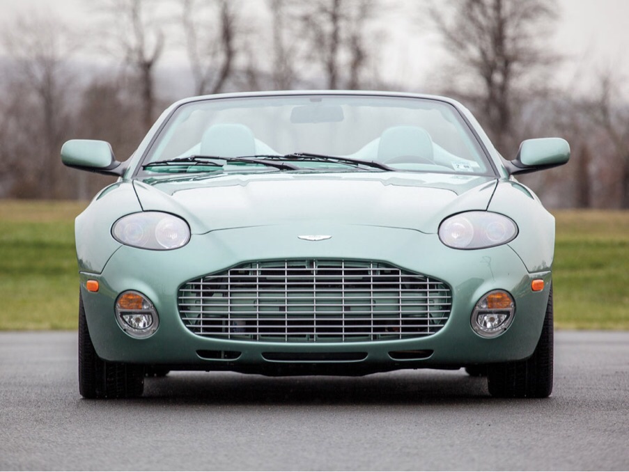 imagen 4 de Más de 250.000 euros por un Aston Martin DBAR1.