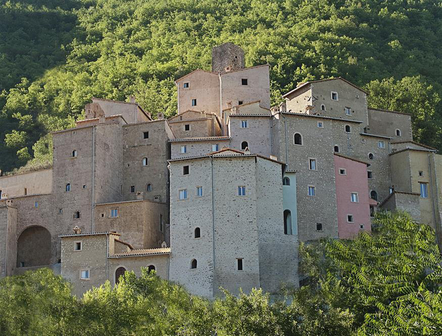 imagen 2 de Borgo Martano, una villa del siglo XIII en venta.