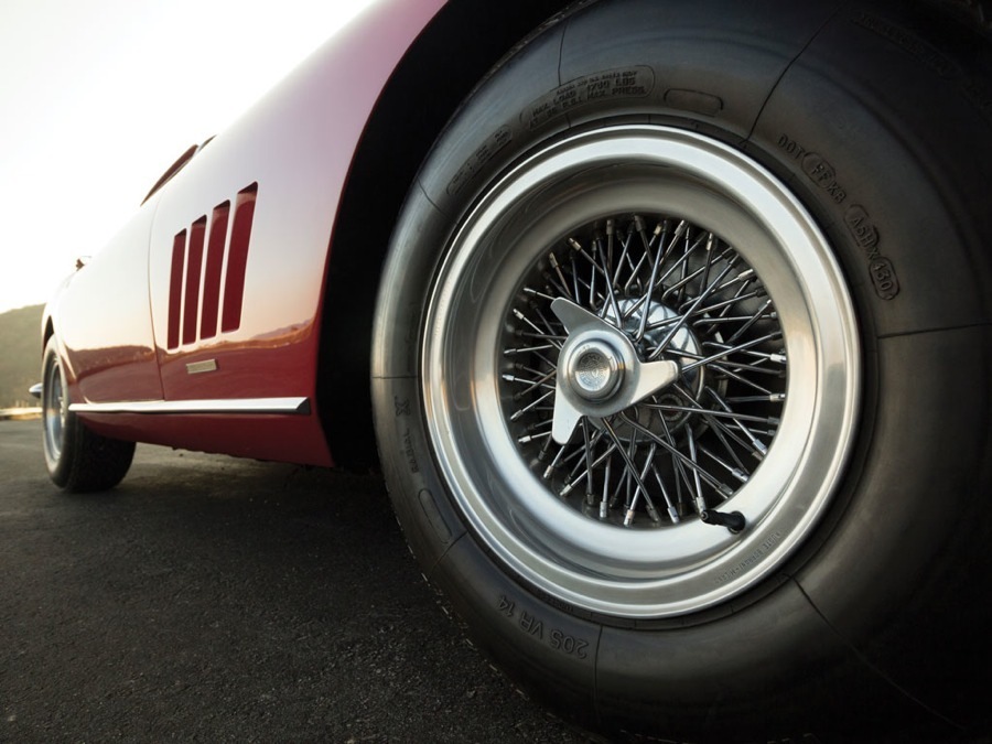 imagen 14 de A subasta el último de los clásicos de Ferrari, el 275 GTB de 1966.