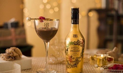 Un brindis con Baileys Chocolat Luxe.