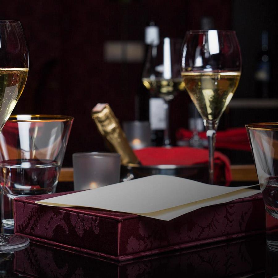 imagen 1 de Compras en Dolce & Gabbana y cena en el Bar Martini.