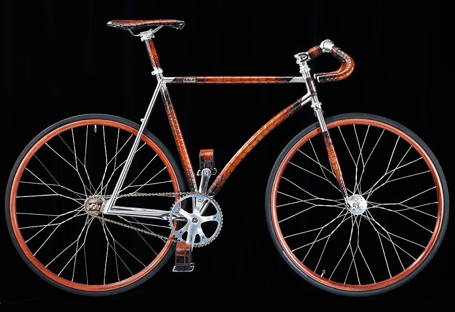 imagen 1 de Una bicicleta de piel de cocodrilo.