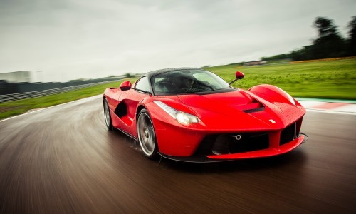 Ferrari, entre el lujo y el automóvil.