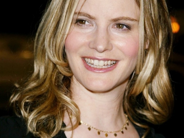 Jennifer Jason Leigh, actriz, Mujer blanca soltera busca…