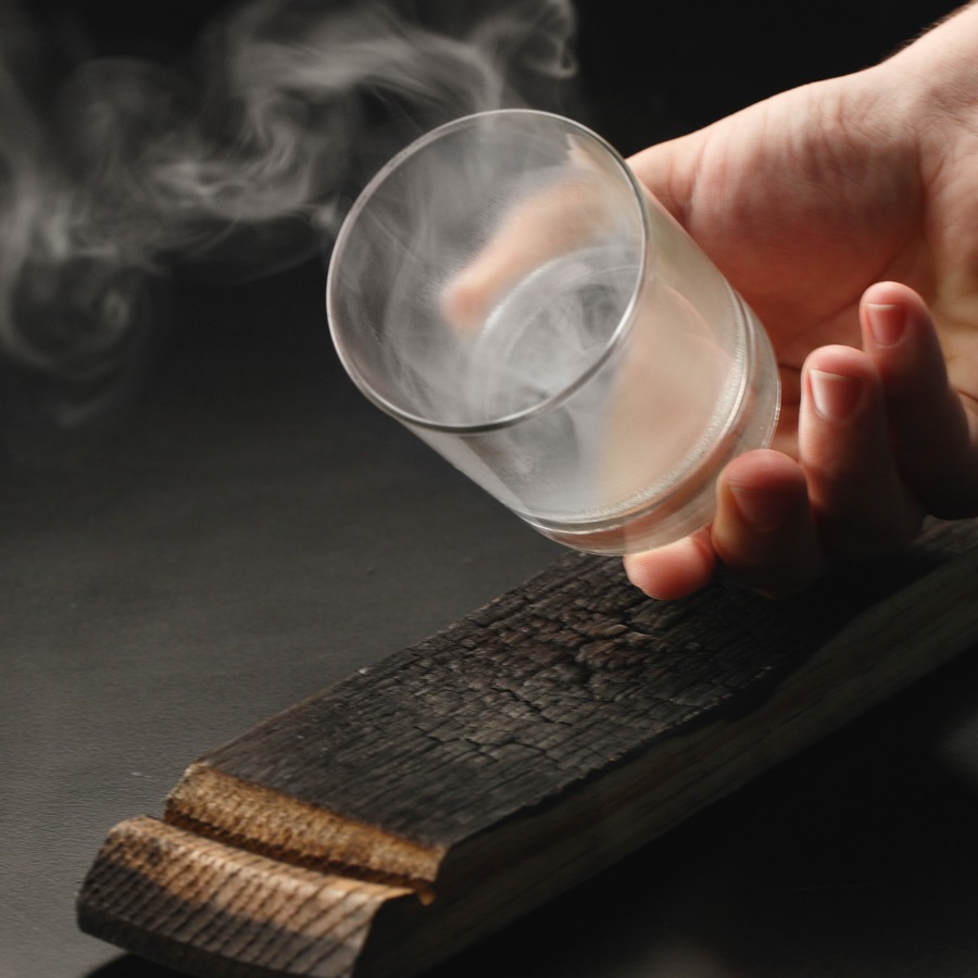 imagen 3 de Pure Wood Sour. El cocktail ahumado de The Macallan.