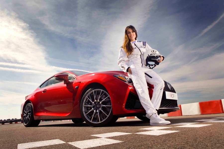 imagen 4 de Adriana Ugarte, a la carrera con Lexus.