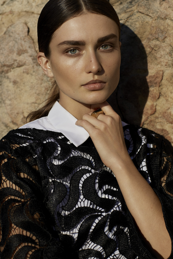 imagen 5 de Andreea Diaconu pone cuerpo a Maiyet.