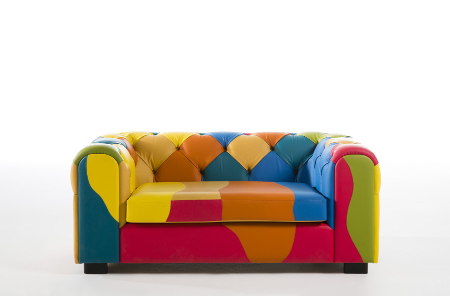 imagen 4 de Mariscal reinterpreta el sofá Chester a todo color.