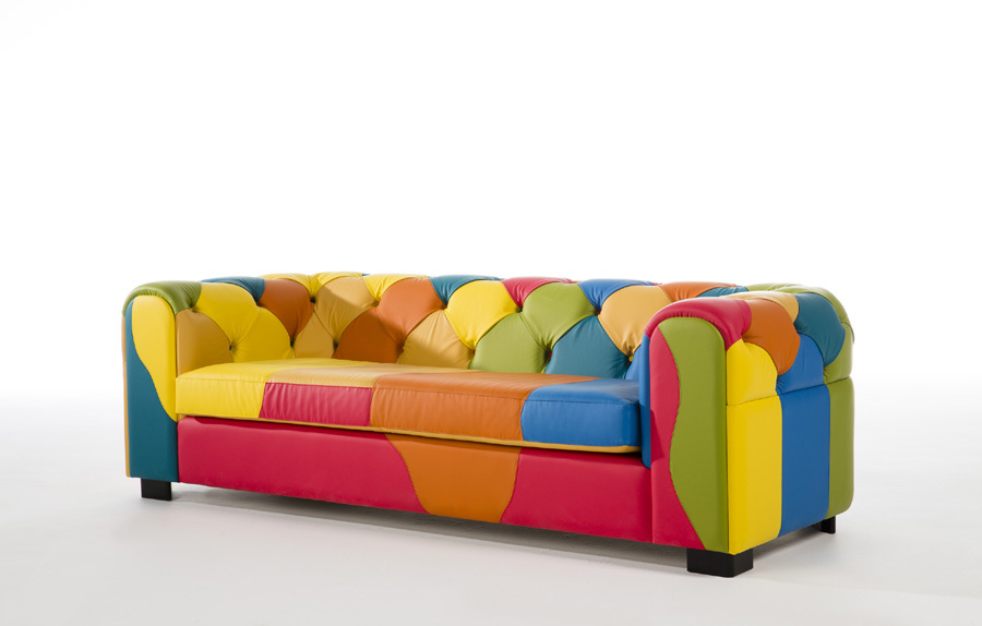 imagen 5 de Mariscal reinterpreta el sofá Chester a todo color.