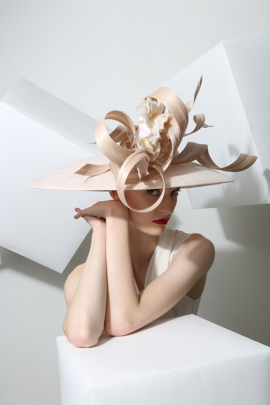 imagen 6 de Philip Treacy te toca cabeza y corazón.