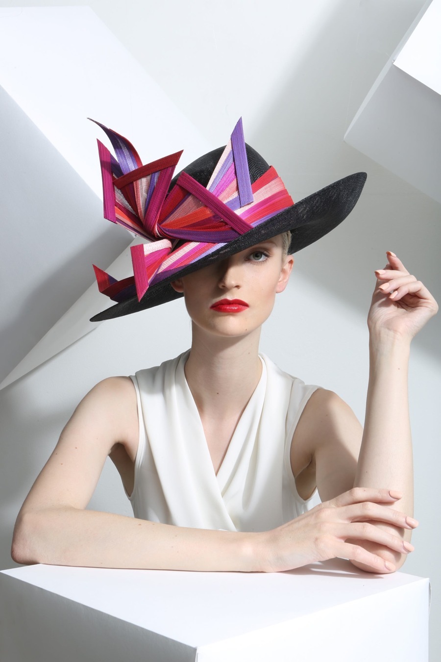 imagen 7 de Philip Treacy te toca cabeza y corazón.