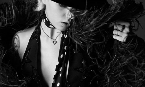 Saint Laurent se pone flamenco.