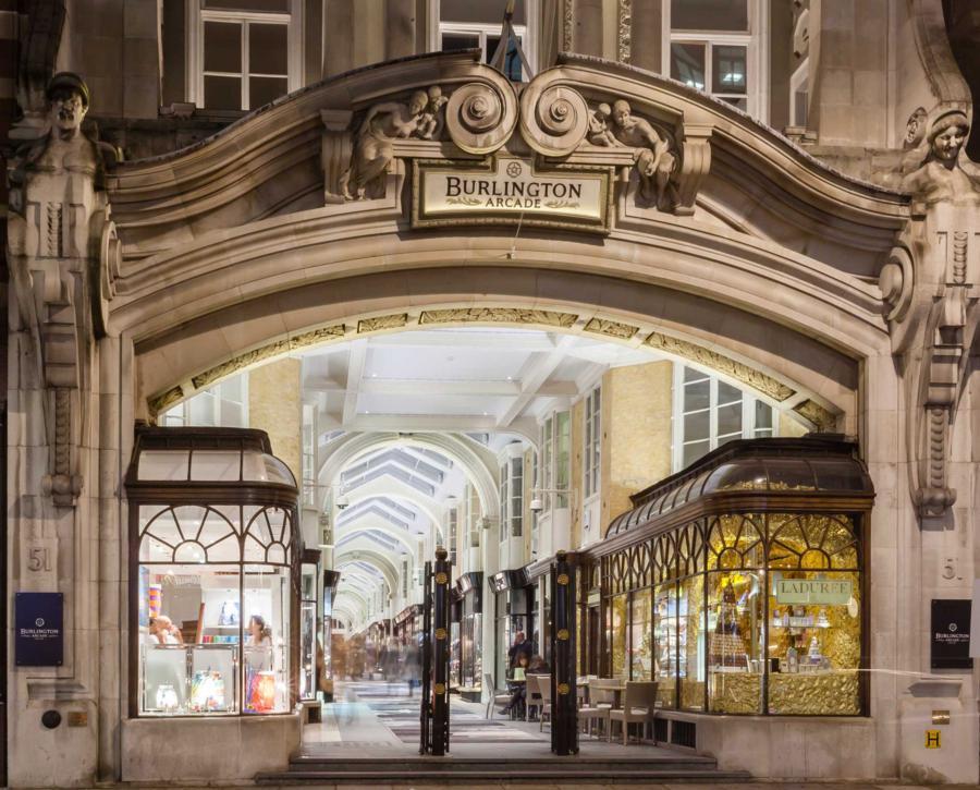 imagen 2 de Bell & Ross abre las puertas de su nueva tienda en Londres.