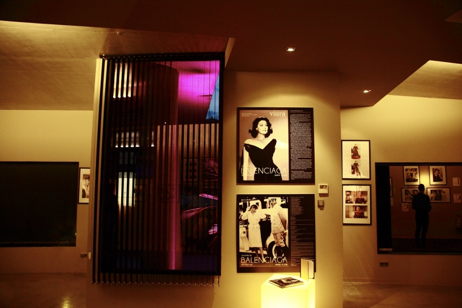 imagen 1 de Cristóbal Balenciaga, retales de cine y moda en el Hotel Viura.