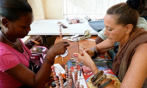 Donna Karan funda una escuela de diseño en Haiti.