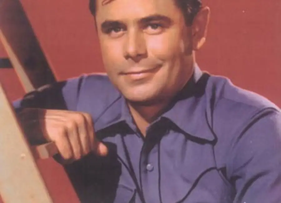 Never give up. Take what life throws at you and throw it right back. If life keeps throwing then you have a tennis match going. Learn to like tennis.