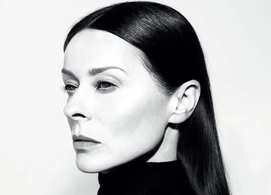 Acostumbro a no ser muy profunda, sino más bien elemental. Al final siempre regreso a lo básico, la familia, los amigos, mis pequeñas y grandes aficiones.