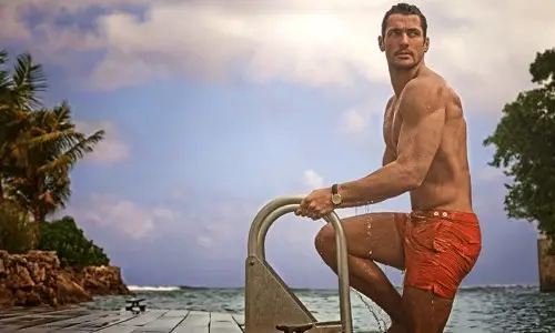 El primer chapuzón de este verano, con David Gandy.