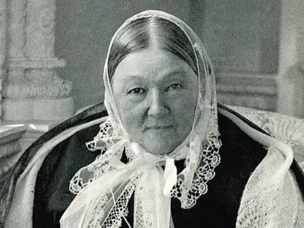 Florence Nightingale, fundadora de las escuelas de enfermeras profesionales.