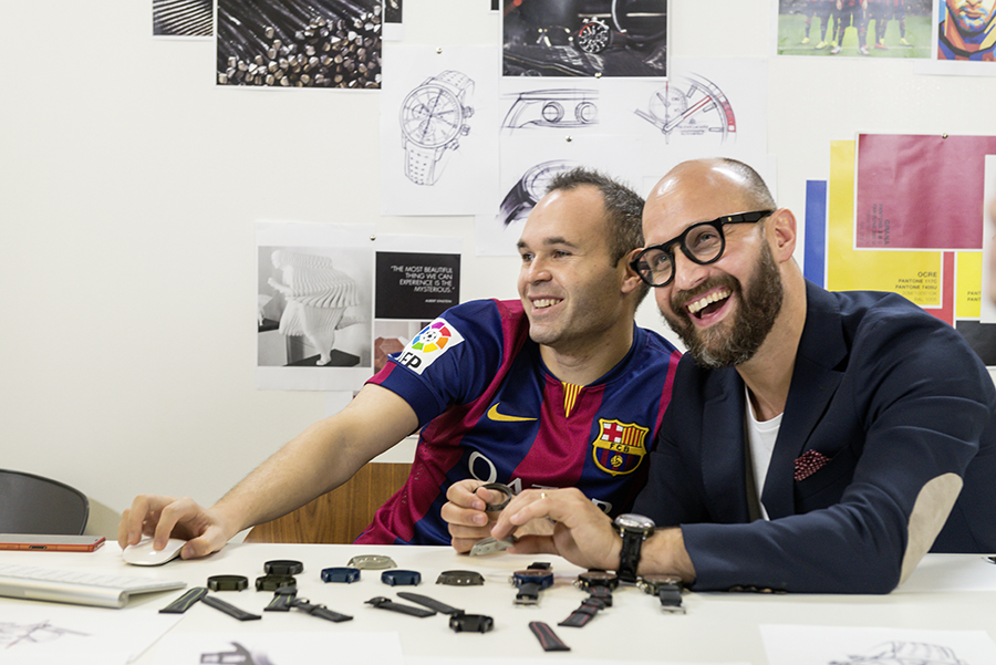 imagen 2 de Los jugadores del Barça juegan a ser relojeros con Maurice Lacroix.