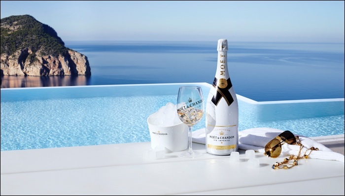 imagen 2 de Moët Ice Impérial, champán para disfrutar este verano en la piscina o en el mar.