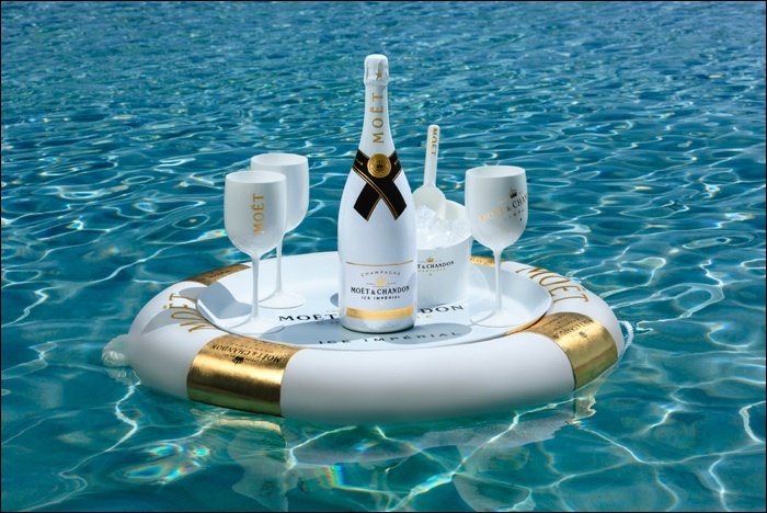 imagen 10 de Moët Ice Impérial, champán para disfrutar este verano en la piscina o en el mar.