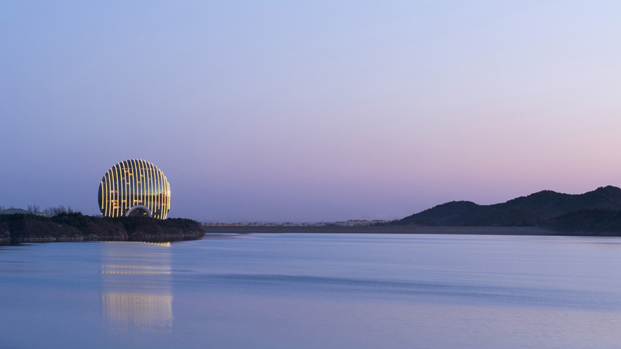 imagen 9 de Sunrise Kempinski, excentricidad arquitectónica junto al lago Yanqi.