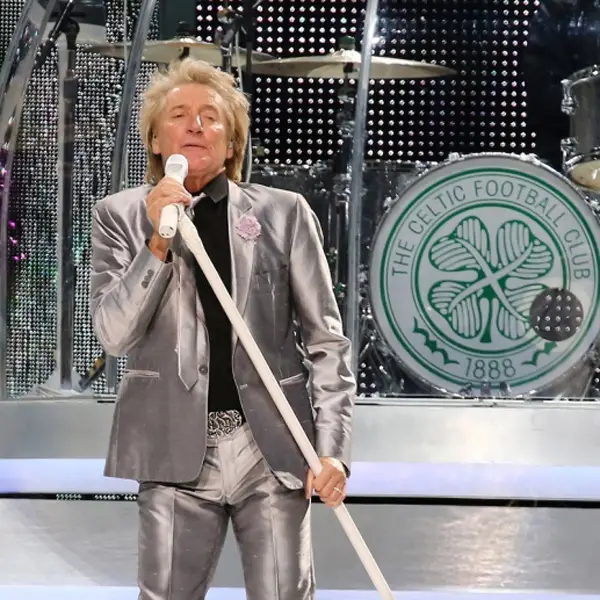 imagen 3 de Love Is. Rod Stewart.