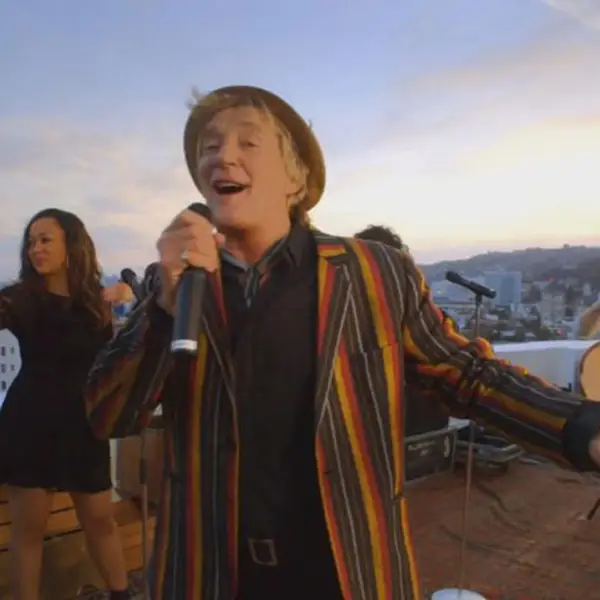 imagen 4 de Love Is. Rod Stewart.