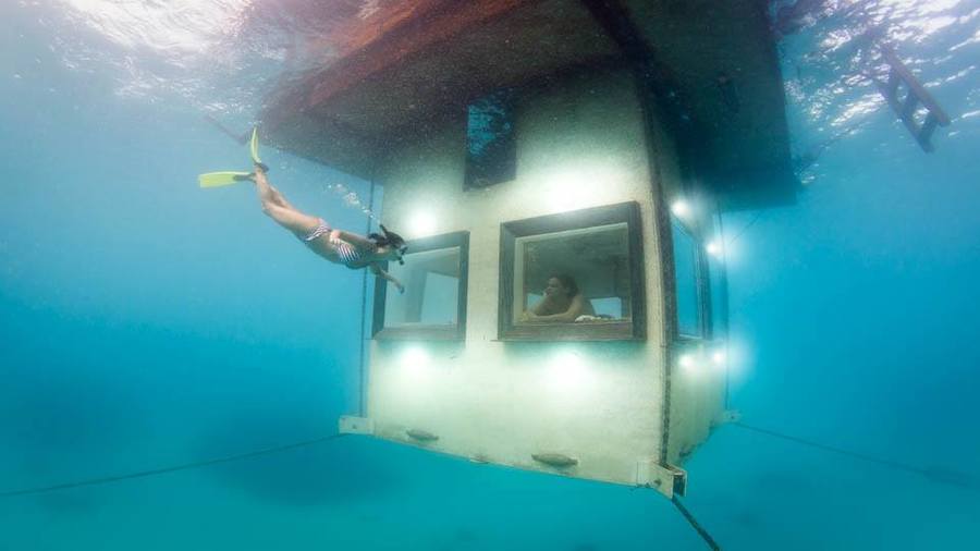 imagen 4 de Una suite a cuatro metros bajo el océano Índico.