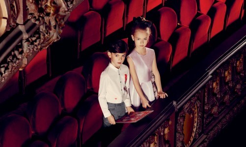 Los niños de Dior van a la ópera.
