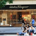 Ferragamo reducirá el tamaño de sus tiendas en China.