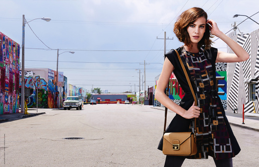 imagen 3 de Alexa Chung en Miami con Longchamp.