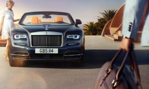 Rolls-Royce pretende renovar clientela con el convertible Dawn.