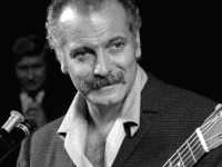 imagen de Georges Brassens, cantautor de la anarquía.