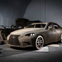 Lexus fabrica un coche eléctrico de cartón.