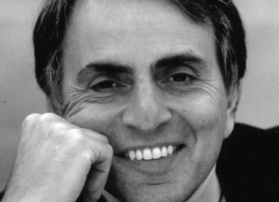 Si no podemos pensar por nosotros mismos, si somos incapaces de cuestionar la autoridad, somos pura masilla en manos de los que ejercen el poder.