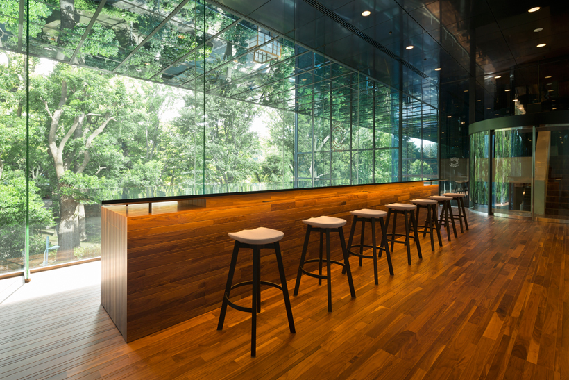 imagen 3 de Connel coffee, el café diseñado por Nendo en Tokio.