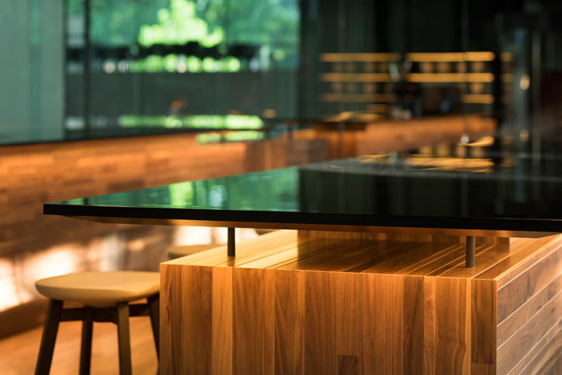 imagen 8 de Connel coffee, el café diseñado por Nendo en Tokio.