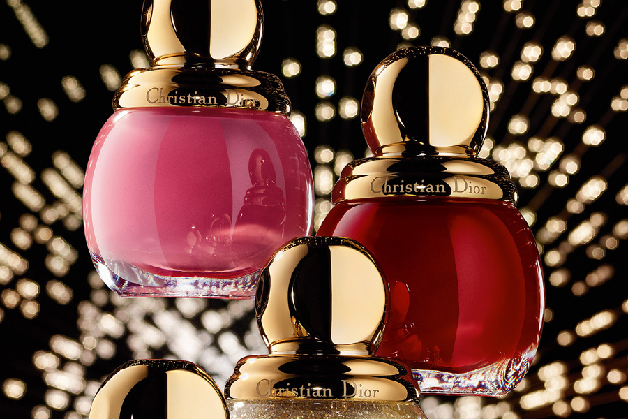imagen 3 de Magnetismo dorado en el maquillaje navideño de Dior.