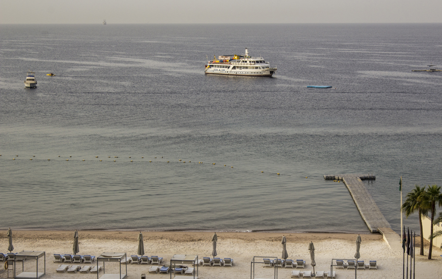 imagen 16 de Playa privada frente al atardecer en el mar Rojo.