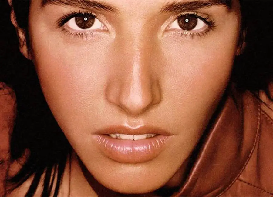 Las canciones no se escriben para uno mismo, sino para que otros las puedan disfrutar. Sólo en el momento de escribirlas te pertenecen.