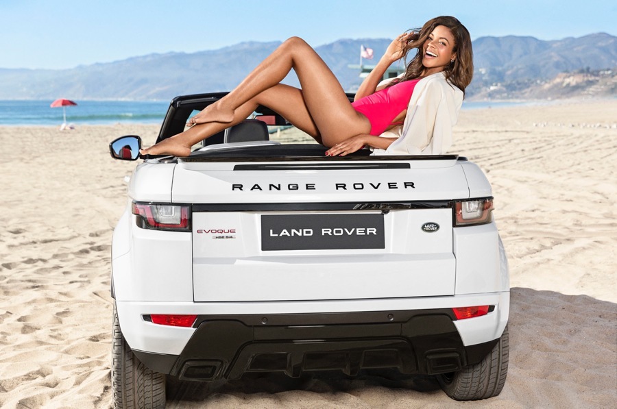 imagen 1 de Spectre llega a Santa Mónica en un Range Rover Evoque Convertible.