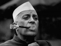 Nehru, abogado, escritor, filósofo y político.