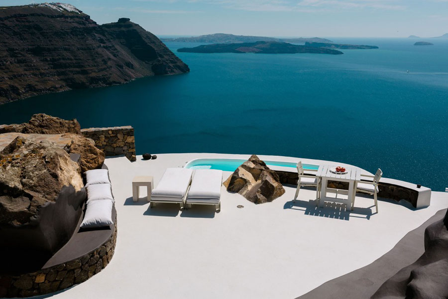 imagen 1 de Aenaon, una villa frente a la caldera de Santorini.